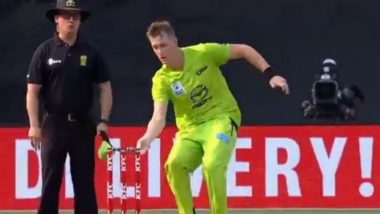 Chris Morris Attempts Fake-Mankad Marcus Stoinis During Sydney Thunder vs Melbourne Stars BBL 2019-20, Loses The Ball (Watch Video)