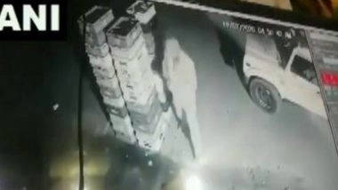 Uttar Pradesh: Policeman Caught on CCTV Stealing Milk Packets in Noida