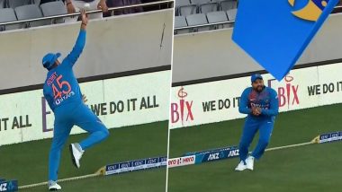 Rohit Sharma Takes Smart Catch Near Boundary Rope to Dismiss Martin Guptill During India vs New Zealand 1st T20I 2020 (Watch Video)