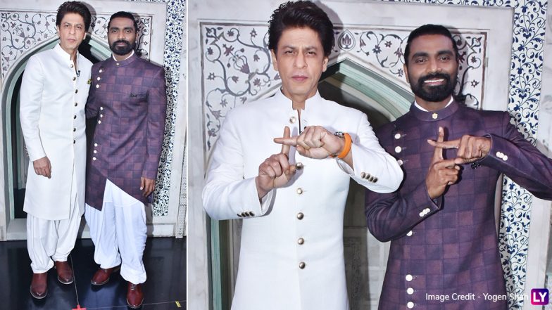 Shah Rukh Khan Looks Dapper In a White Pathani Suit as He Poses With Remo D'Souza On Dance Plus 5 Sets (View Pics)