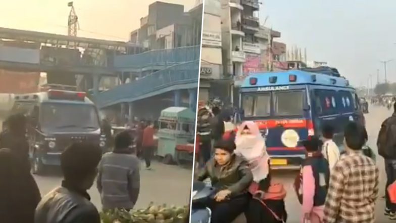 Shaheen Bagh Protesters Help Ambulance to Pass as Cops Stand and Watch, Shows Video