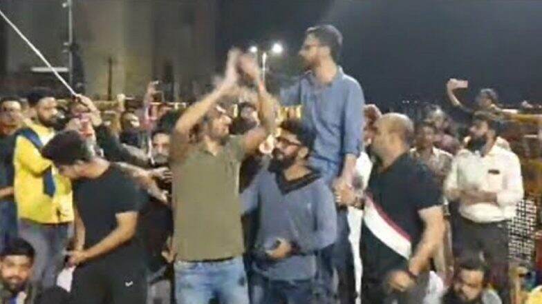 Tajinder Bagga Tweets Video With Fake Claim Of Umar Khalid Raising 'Hinduo Se Azadi' Slogan at Mumbai's Gateway of India After JNU Violence; Here's a Fact Check and The Original Video