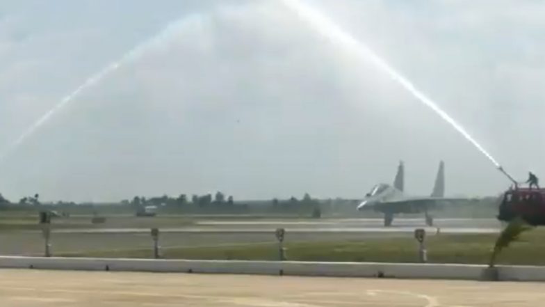 IAF SU-30MKI Fighter Aircraft Gets Water Salute at Induction of 222 &lsquo;Tigersharks&rsquo; Fighter Squadron at Thanjavur Air Base; Watch Video