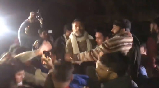 JNU Violence: Yogendra Yadav Claims He Was Attacked Thrice by Mob and Police, Tweets Videos as 'Proof'