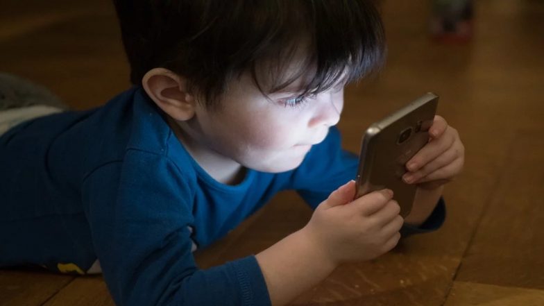 Little Girl Saves Mother Suffering From Stroke Using FaceTime! Calls Dad For Help Just in Time