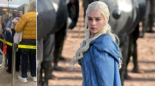 Here's a picture of Emilia Clarke queueing up at the Jaipur airport.