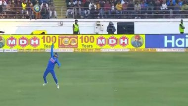 Manish Pandey Catch Video: Indian Fielder Takes Stunning One-Handed Catch To Dismiss David Warner During IND vs AUS 2nd ODI, Twitterati Goes Berserk