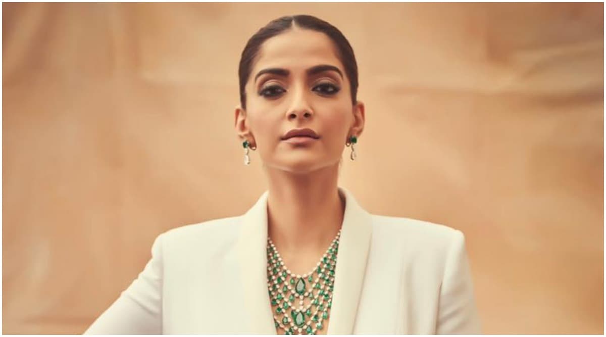 Sonam Kapoor Says, ‘I’m Never Flying British Airways’, After They Lose Her Bags for the Second Time Sonam Kapoor Says, ‘I’m Never Flying British Airways’, After They Lose Her Bags for the Second Time