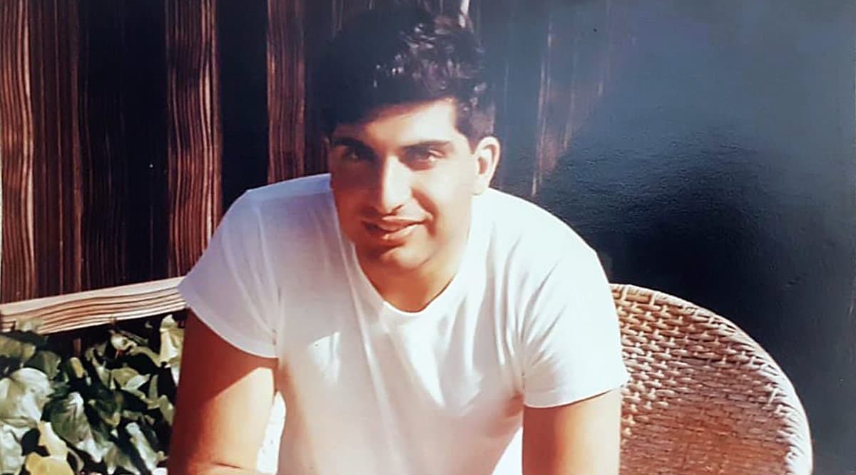 Ratan Tata Shares Photo of His Younger Self on Instagram, Netizens Call It #ThrowbackThursday Post Done Right! Ratan Tata Shares Photo of His Younger Self on Instagram, Netizens Call It #ThrowbackThursday Post Done Right!