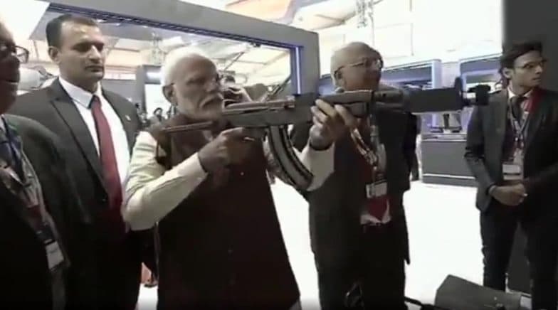 DefExpo 2020: PM Narendra Modi Tets VR-Equipped Rifle, Aims at Virtual Firing Range