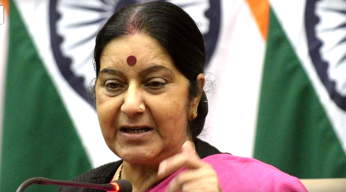 Sushma Swaraj 68th Birth Anniversary: Tweets by Former External Affairs Minister That Won Hearts on Social Media Sushma Swaraj 68th Birth Anniversary: Tweets by Former External Affairs Minister That Won Hearts on Social Media