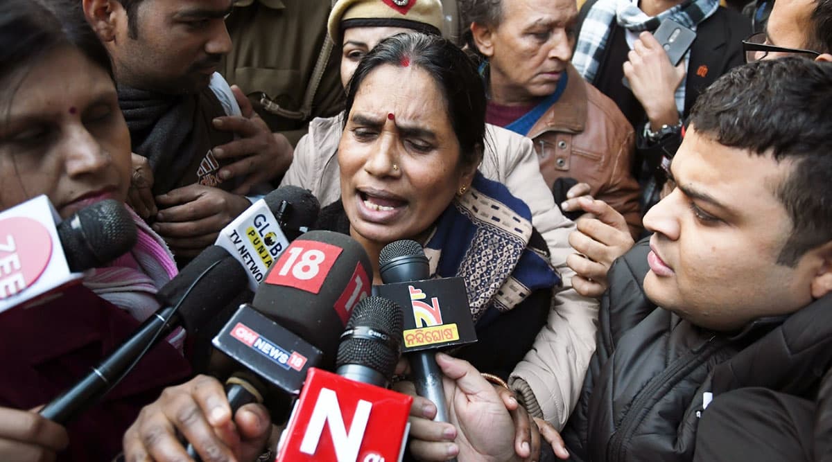Nirbhaya Rape and Murder Case: Hearing on Death Warrant Today; Victim’s Mother Asha Devi Says ‘Convicts’ Lawyers Using Delaying Tactics’ Nirbhaya Rape and Murder Case: Hearing on Death Warrant Today; Victim’s Mother Asha Devi Says ‘Convicts’ Lawyers Using Delaying Tactics’