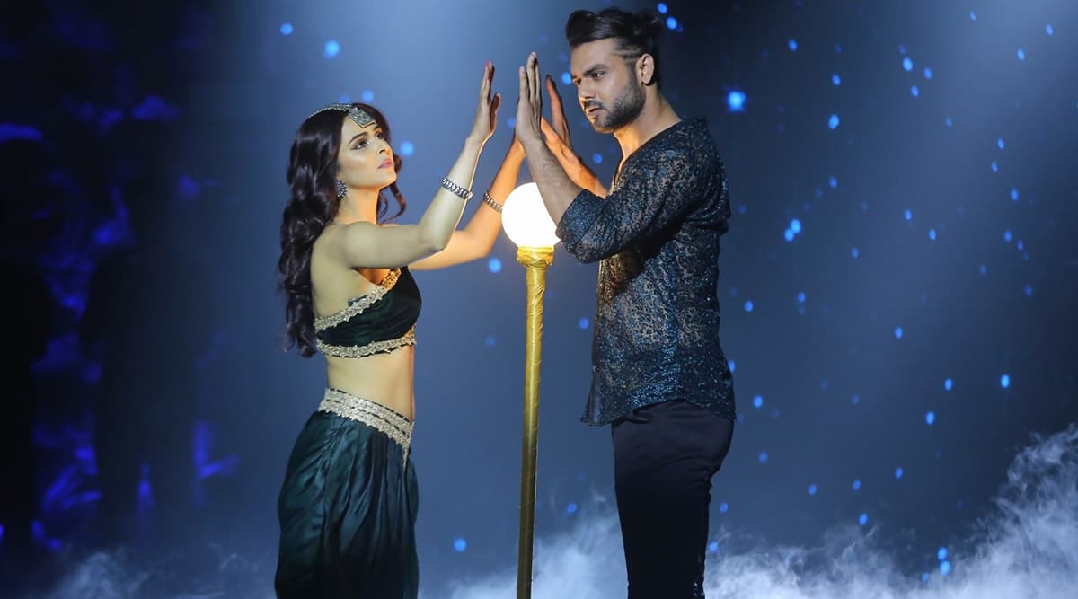 Exes Madhurima Tuli and Vishal Aditya Singh to Perform on B-Town Songs for ZEE TV’s Special Show Salaam-E-Ishq Exes Madhurima Tuli and Vishal Aditya Singh to Perform on B-Town Songs for ZEE TV’s Special Show Salaam-E-Ishq