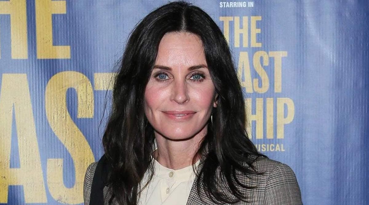 COVID-19 Crisis: Courteney Cox Is Rewatching Friends During Her Self-Quarantine Time COVID-19 Crisis: Courteney Cox Is Rewatching Friends During Her Self-Quarantine Time