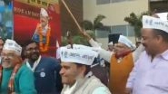 AAP Supporters in Lucknow Dance to Manoj Tiwari's 'Rinkiya Ke Papa' After Party's Crushing Win Against BJP in Delhi Assembly Elections 2020; Watch Video