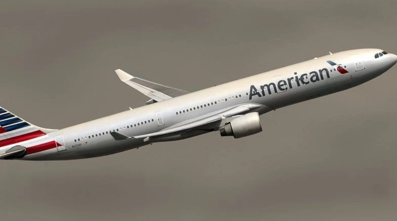 American Airlines Bans Passenger Who Refused to Wear Face Mask on Flight