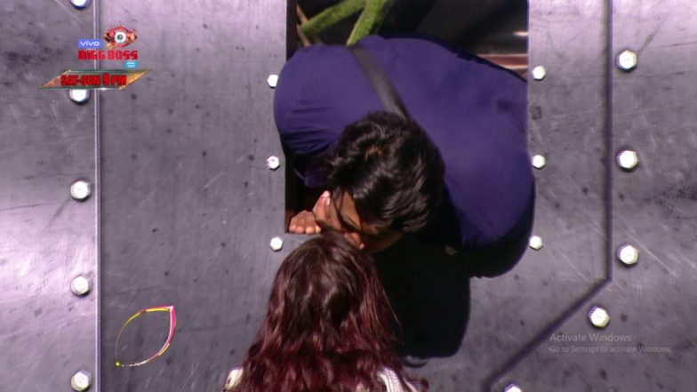 Bigg Boss 13: Sidharth Shukla Kisses Shehnaaz Gill 'Spider-Man' Style After She Gives Him Her 'Sar Ki Kasam' (Watch Video)