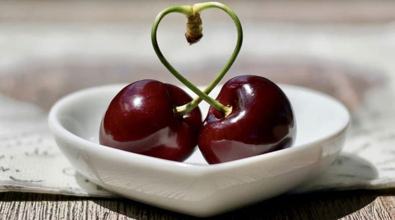 Valentine's Day 2020: Here Are 5 Romantic Fruits Which You Must Eat With Your Partner 