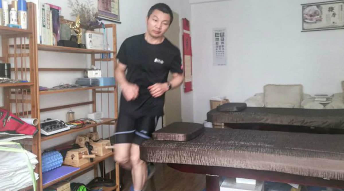 COVID-19: Chinese Man Runs Marathon in Apartment Due to Closure of Gyms Amid Coronavirus Outbreak in China COVID-19: Chinese Man Runs Marathon in Apartment Due to Closure of Gyms Amid Coronavirus Outbreak in China