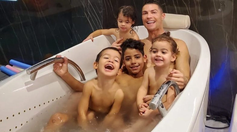 Cristiano Ronaldo Wins Hearts As He Shares Adorable Bath Tub Photo With His Children (See Post)
