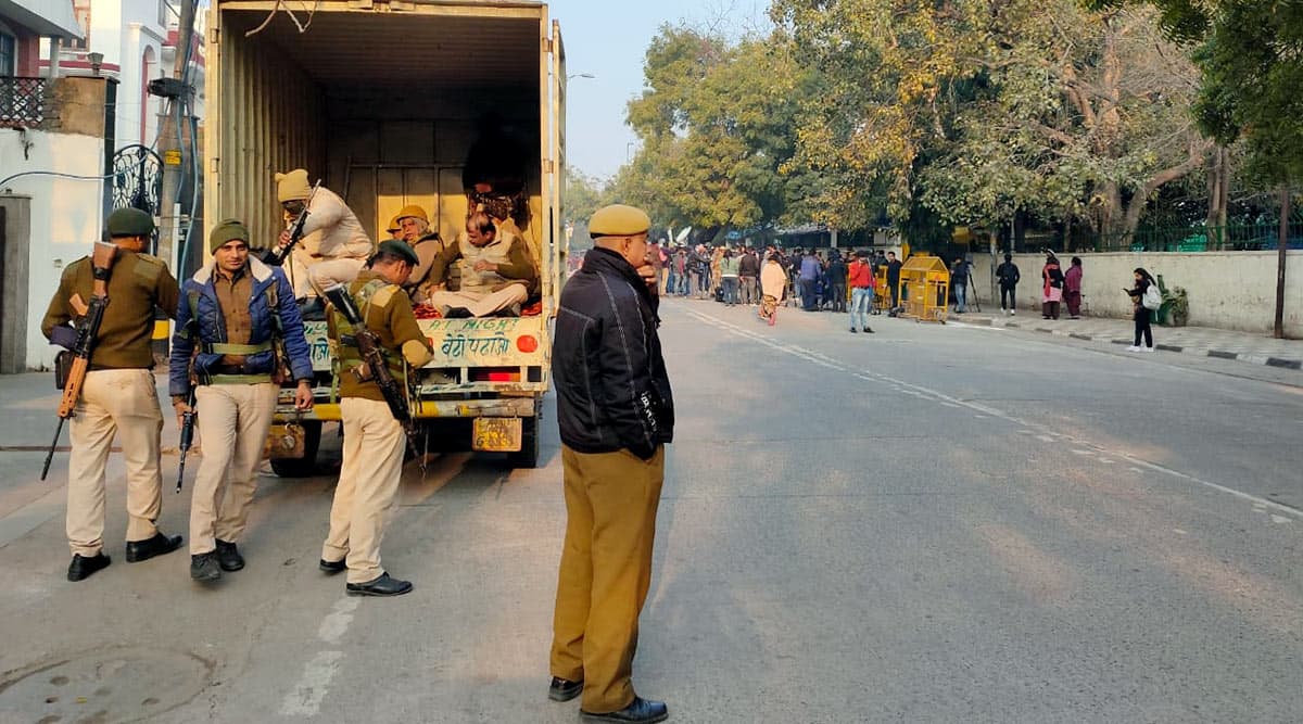 Delhi Police Issues Contact Details of 5 Hospitals to Help Families of Victims as Death Toll in Violence Mounts to 20 Delhi Police Issues Contact Details of 5 Hospitals to Help Families of Victims as Death Toll in Violence Mounts to 20