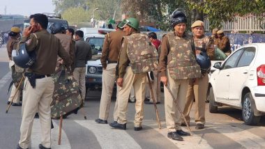 Delhi Police Cordon off Area in Nizamuddin as People Show COVID-19 Symptoms After Religious Gathering