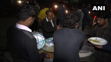 Delhi Violence: Locals Distribute Food to Kin of Injured Victims at GTB Hospital, Say 'Not Sponsored by Any Political Party'