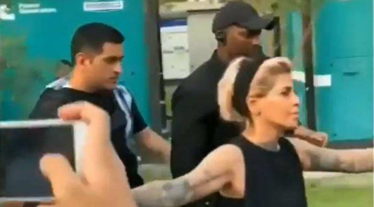 MS Dhoni's Hairstylist Sapna Bhavnani Turns Bodyguard Ahead of Ad Shoot (Watch Video) MS Dhoni's Hairstylist Sapna Bhavnani Turns Bodyguard Ahead of Ad Shoot (Watch Video)