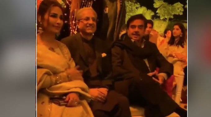 Shatrughan Sinha Attends Wedding in Lahore, Pakistan, Draws Social Media Ire Shatrughan Sinha Attends Wedding in Lahore, Pakistan, Draws Social Media Ire