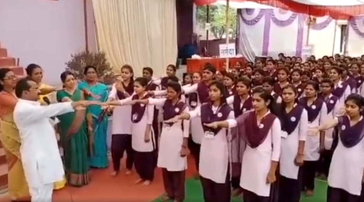 Valentine’s Day 2020: Girls in Amravati School in Maharashtra Asked to Pledge Saying ‘We Will Not Love Anyone and Never Have a Love Marriage’; Watch Video Valentine’s Day 2020: Girls in Amravati School in Maharashtra Asked to Pledge Saying ‘We Will Not Love Anyone and Never Have a Love Marriage’; Watch Video