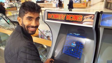 Jasprit Bumrah Chills Out by Playing ‘Donkey Kong’ at a Gaming Zone Ahead of India vs New Zealand 1st Test, 2020