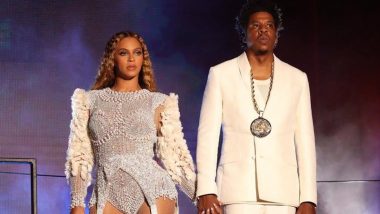 Super Bowl 2020: Jay Z and Beyonce Receive Flak for Not Standing During the National Anthem (Watch Video)