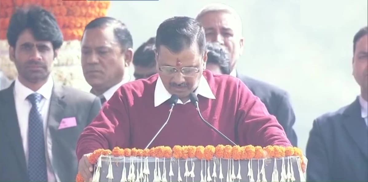 Arvind Kejriwal Takes Oath as Delhi Chief Minister For 3rd Consecutive Term, Seeks Blessings From PM Narendra Modi Arvind Kejriwal Takes Oath as Delhi Chief Minister For 3rd Consecutive Term, Seeks Blessings From PM Narendra Modi