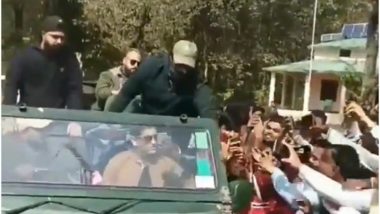 MS Dhoni Mobbed by Fans During his Visit to Kanha National Park in Madhya Pradesh (Watch Video)