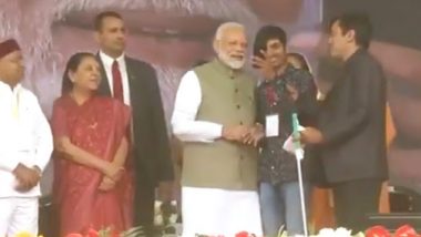 Uttar Pradesh: Visually-Challenged Youth Takes Selfie With PM Narendra Modi in Prayagraj, Watch Video