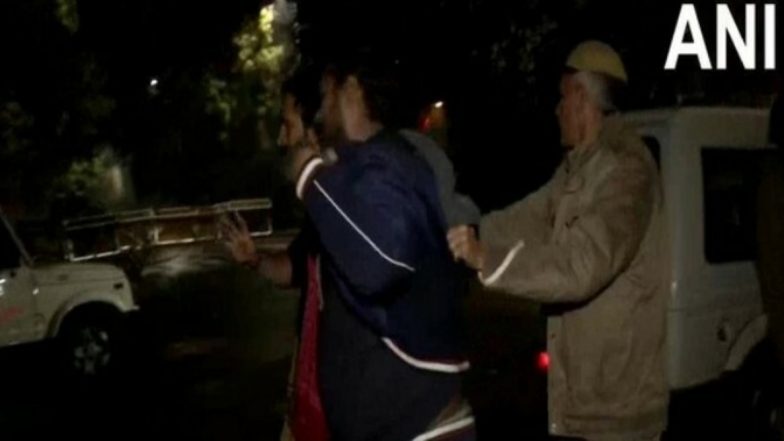 Delhi Violence: Police Use Water Cannons to Disperse JNU, Jamia Students Who Gheraoed CM Arvind Kejriwal’s Residence