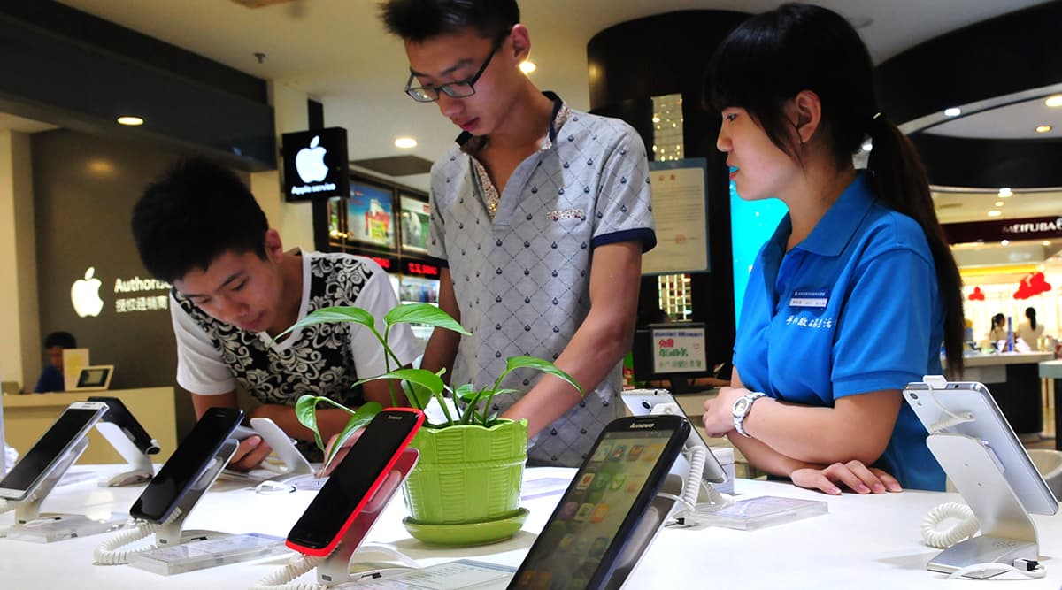 Smartphones Sale in China May Decline 20 Percent in The Q1 of This Year Due To Coronavirus Outbreak: Report Smartphones Sale in China May Decline 20 Percent in The Q1 of This Year Due To Coronavirus Outbreak: Report