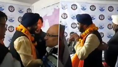 Delhi Elections 2020: Tajinder Pal Singh Bagga, BJP Candidate from Hari Nagar Constituency, Visits AAP Office To Seek Votes; Watch Video