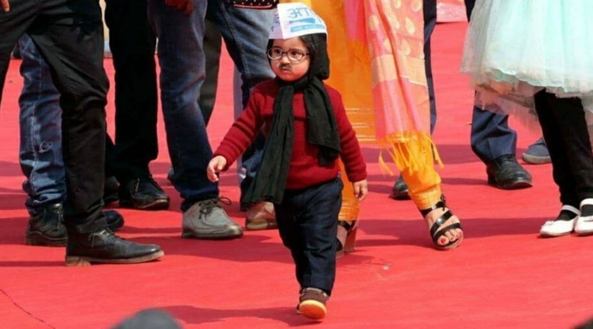 Baby Mufflerman Becomes Centre of Attraction at Arvind Kejriwal's Swearing-in Ceremony, Raghav Chaddha, Somnath Bharti And Others Pose With the Viral Star as More Kids Turn up Dressed as Delhi CM; See Pics Baby Mufflerman Becomes Centre of Attraction at Arvind Kejriwal's Swearing-in Ceremony, Raghav Chaddha, Somnath Bharti And Others Pose With the Viral Star as More Kids Turn up Dressed as Delhi CM; See Pics