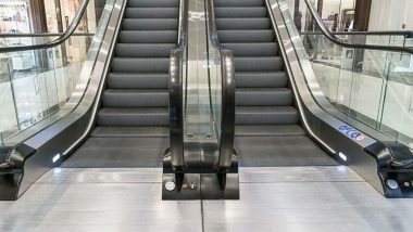 Mumbai Toddler Loses 3 Fingers Of His Right Hand in a Freak Escalator Accident in R Mall, Mulund