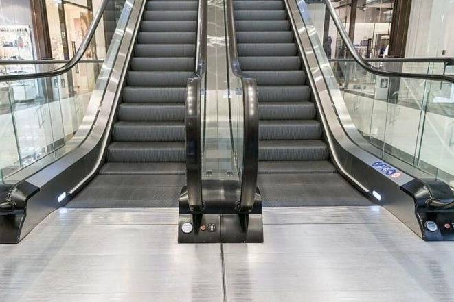 Mumbai Toddler Loses 3 Fingers Of His Right Hand in a Freak Escalator Accident in R Mall