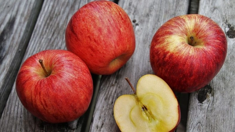 National Apple Day 2021: From Weight Loss to Healthy Heart, Amazing Health Benefits of Apple