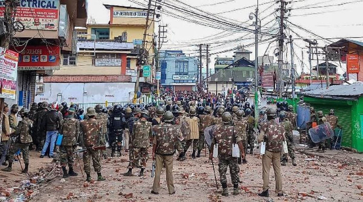 Meghalaya Police Impose Curfew After KSU Member Died in Clashes With Non-Tribals in East Khasi Hills Over CAA, Internet Services Suspended in Six Districts Meghalaya Police Impose Curfew After KSU Member Died in Clashes With Non-Tribals in East Khasi Hills Over CAA, Internet Services Suspended in Six Districts