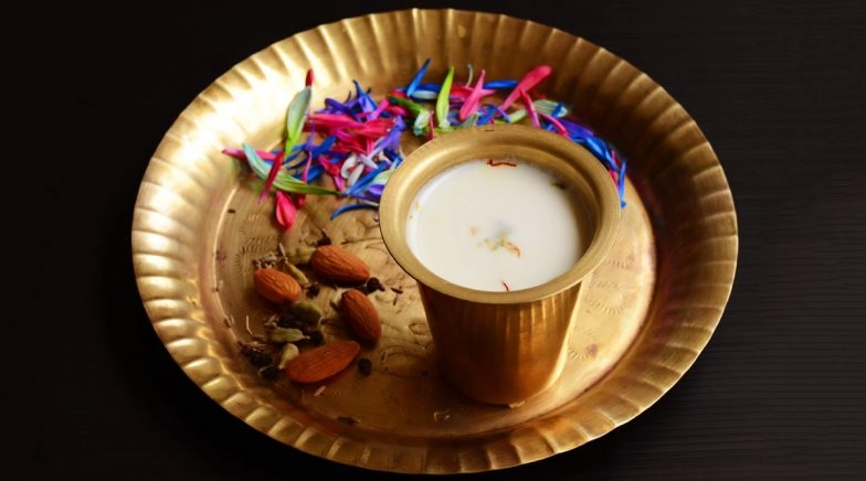 Holi Recipes 2020: How To Make Refreshing Thandai At Home To Celebrate