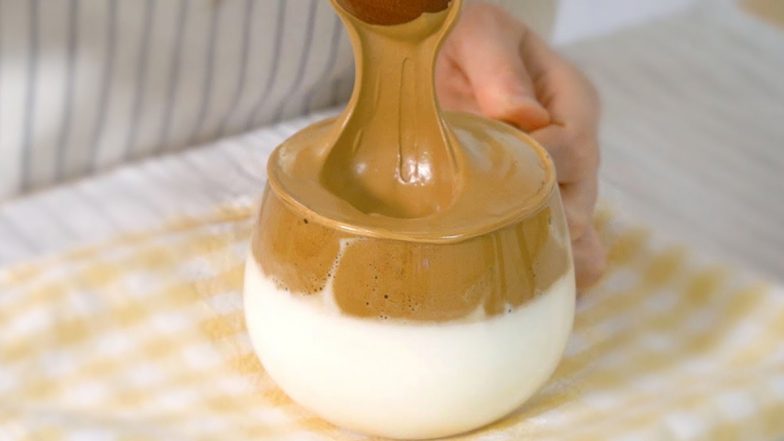 Keto Dalgona Coffee Recipe: Here's How You Can Brew Low-Carb Version of The Viral Beverage Easily at Home! (Watch Tutorial Video)