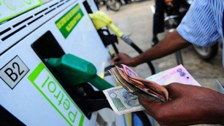 Pune Petrol Pumps Ordered Not to Provide Fuel to All Vehicles But Only to Those Plying For Emergency Services After Coronavirus Cases Cross 100 in Maharashtra