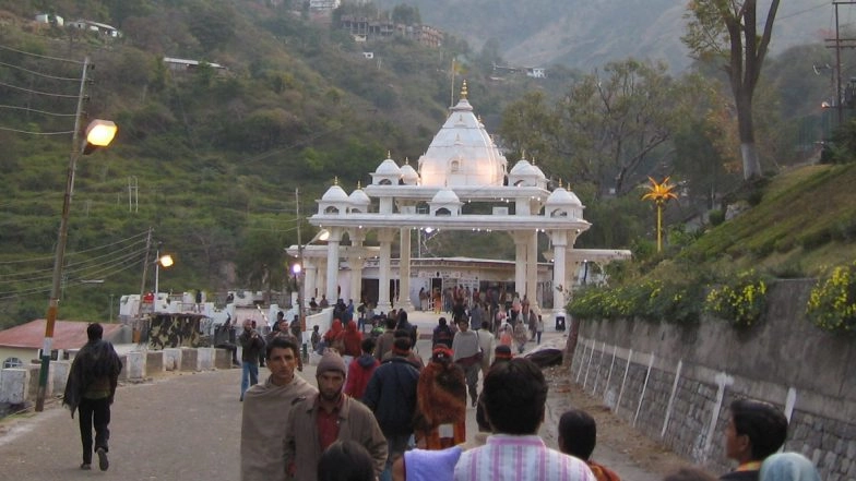 400 Vaishno Devi Pilgrims Stranded Near Jammu Due to Coronavirus Lockdown Shifted to Shelter in Keran Bantalab area