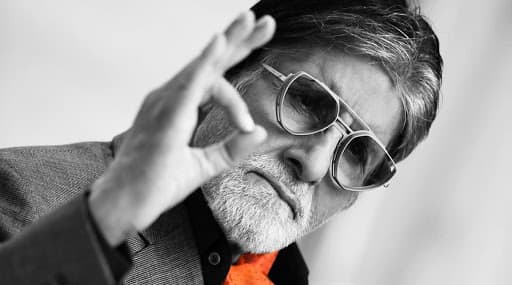 Amitabh Bachchan Shares A Video Of Marine Drive Which Wears A Deserted Look.