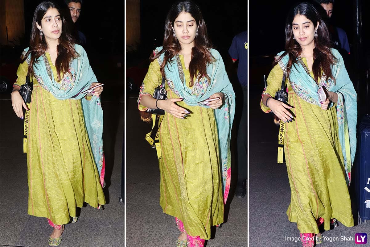 Airport Style - Janhvi Kapoor