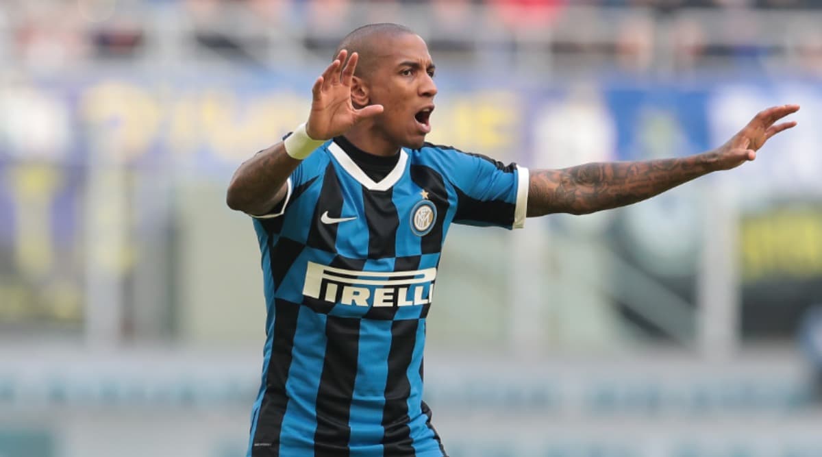 Ashley Young, Stranded in Italy, Offers Tips to Survive Coronavirus Lockdown, Says ‘Treat Everybody As if They Are Infected With Virus’ Ashley Young, Stranded in Italy, Offers Tips to Survive Coronavirus Lockdown, Says ‘Treat Everybody As if They Are Infected With Virus’